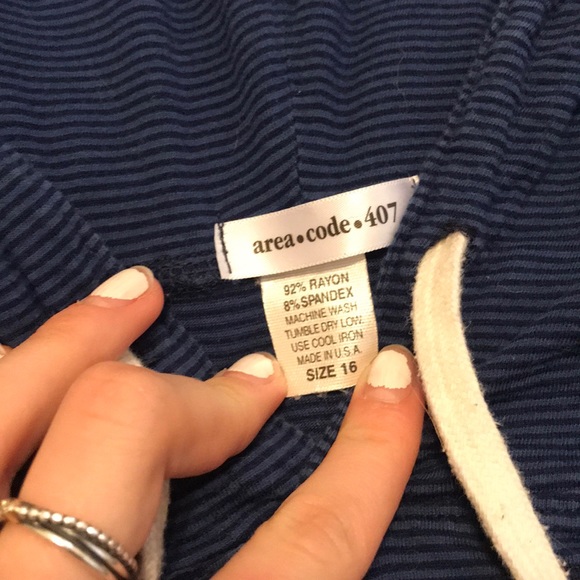 sweatshirt - Picture 2 of 2